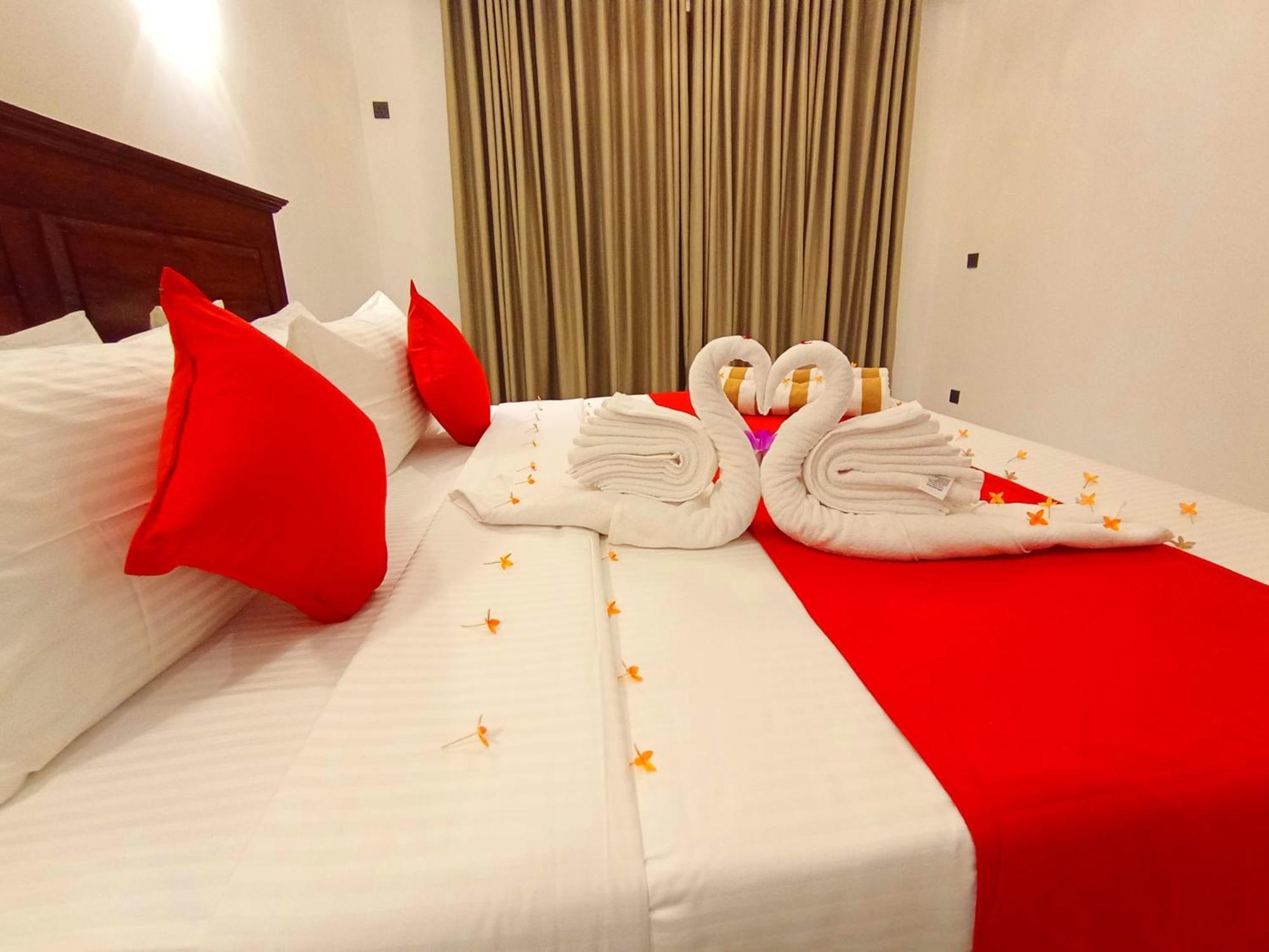 Crown Breeze Hotel Ahangama Ngoại thất bức ảnh
