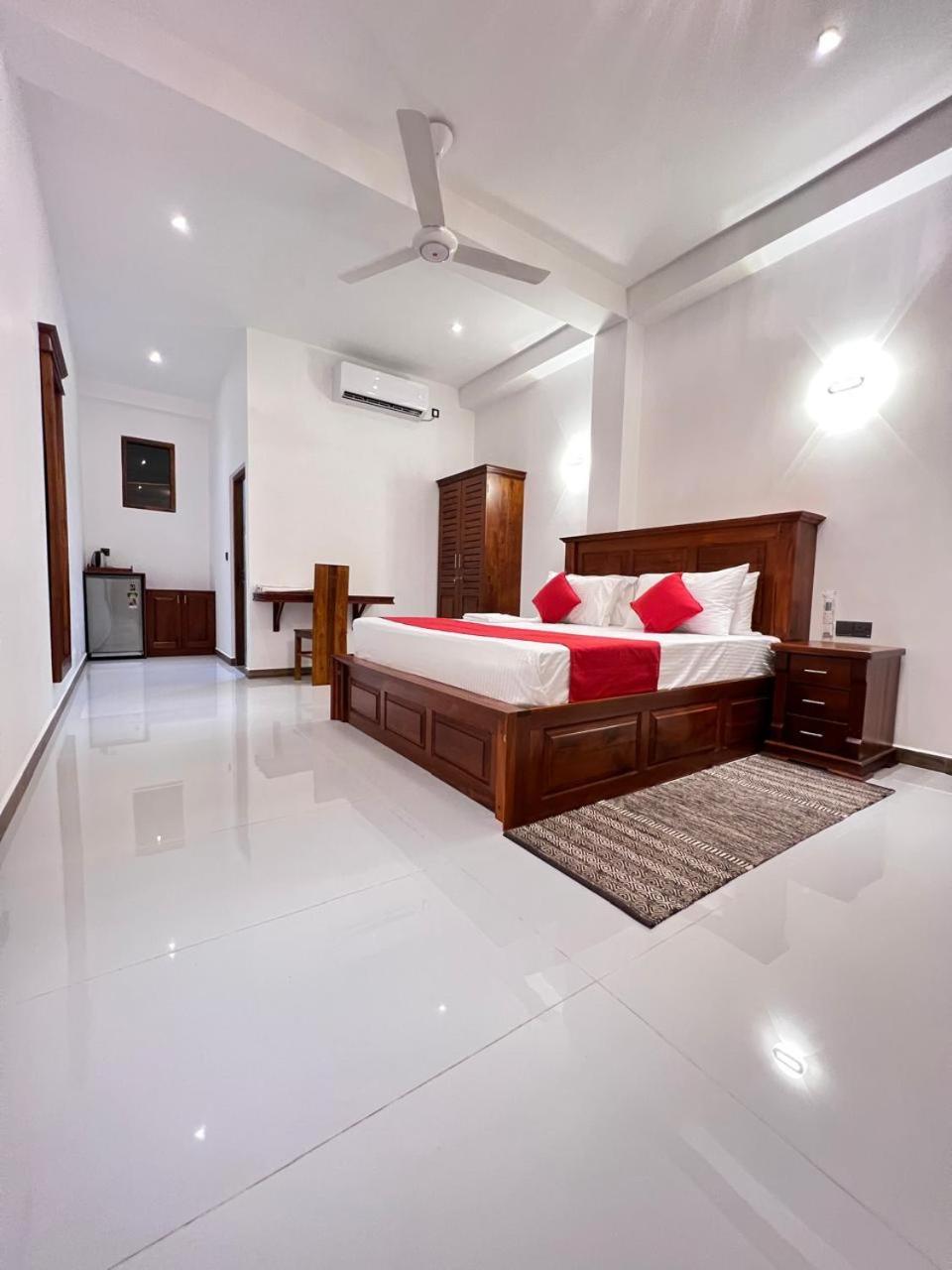 Crown Breeze Hotel Ahangama Ngoại thất bức ảnh
